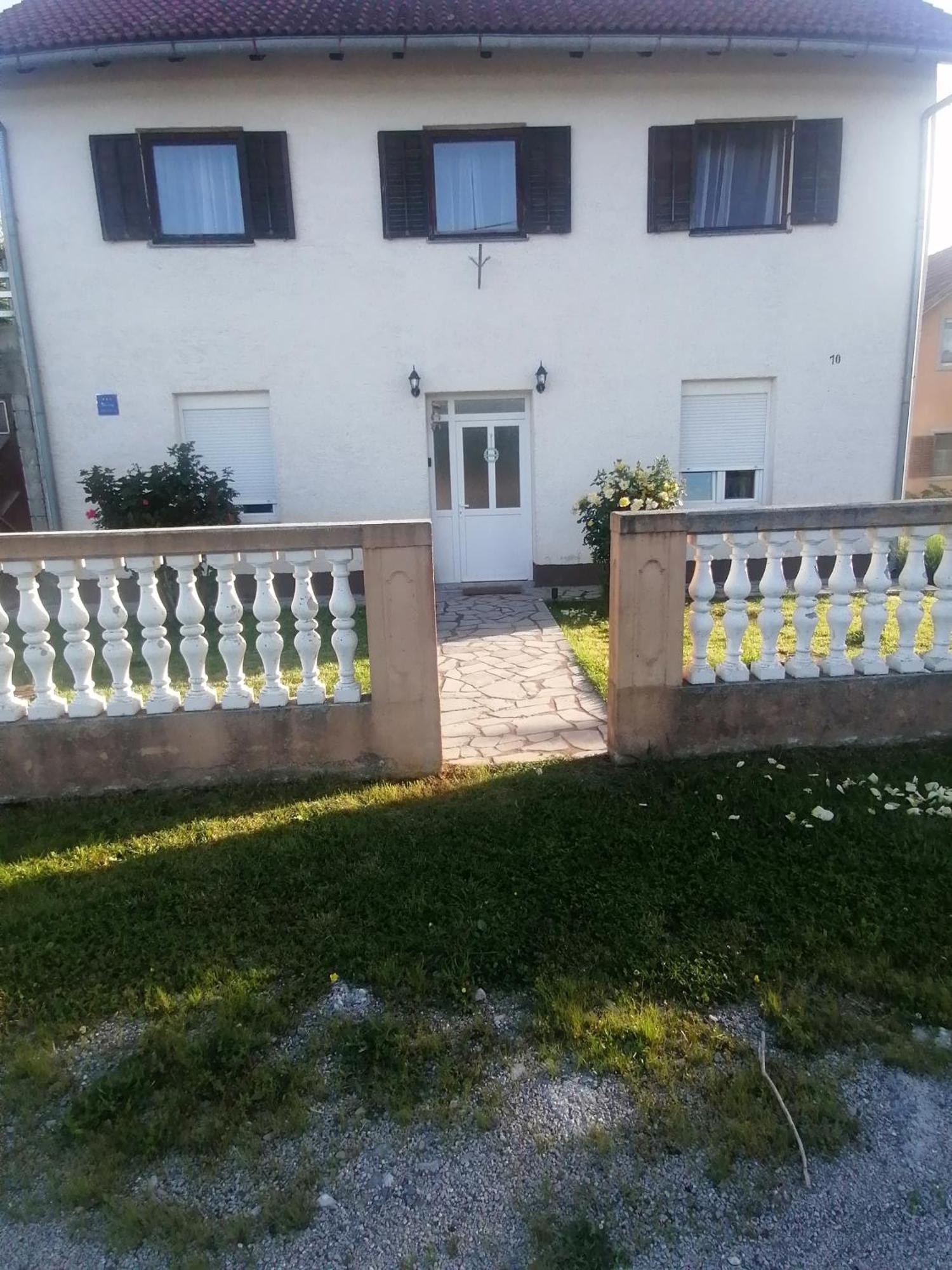 Apartament Domus Nostra Lovinac  Zewnętrze zdjęcie